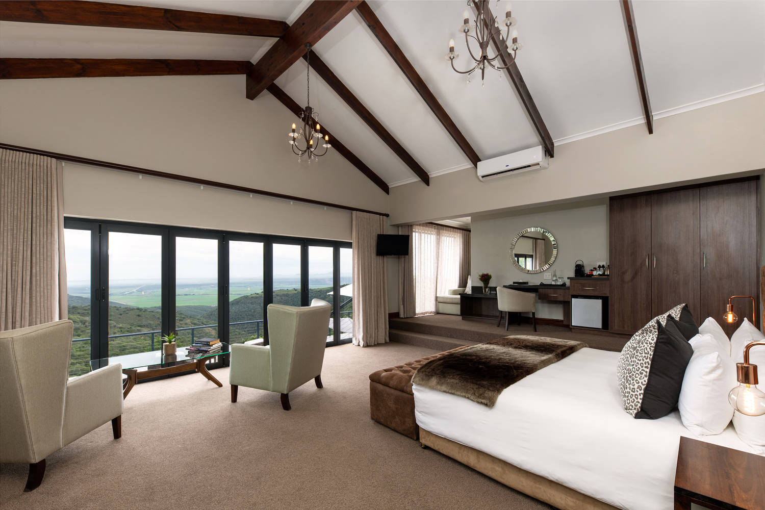 Twin Standard interleading rooms for families